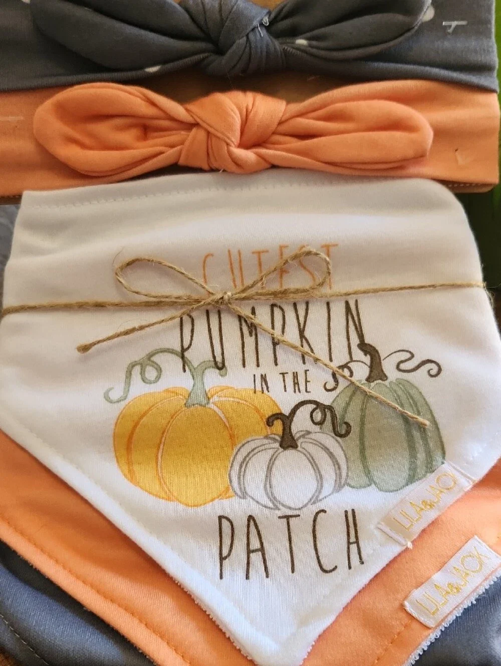 NWT Nordstrom Lila & Jack Pumpkin Patch Bib & Headband Set Peach, Gray,White 5pk